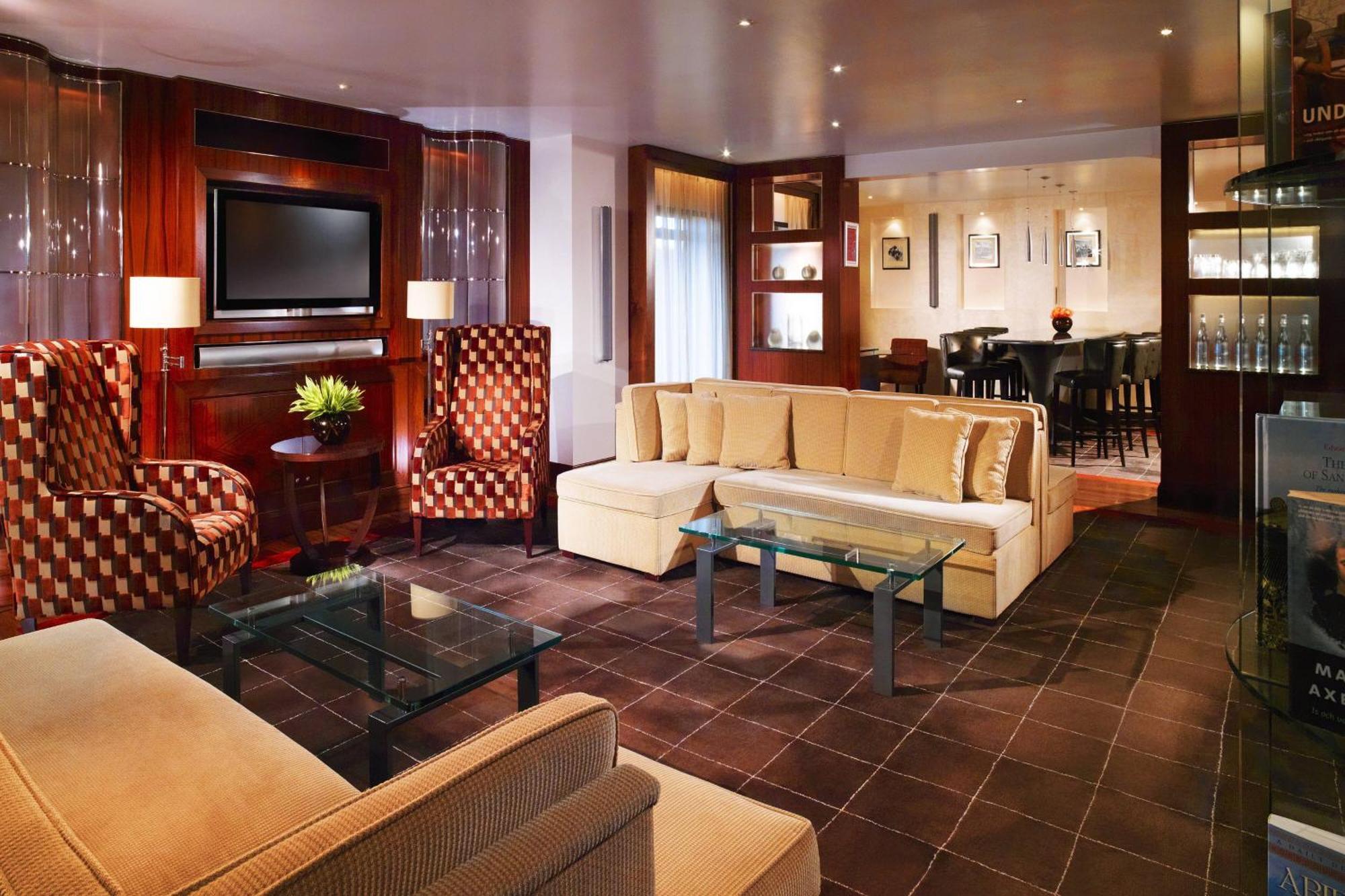 Sheraton Skyline Hotel London Heathrow Ґіллінґдон Екстер'єр фото