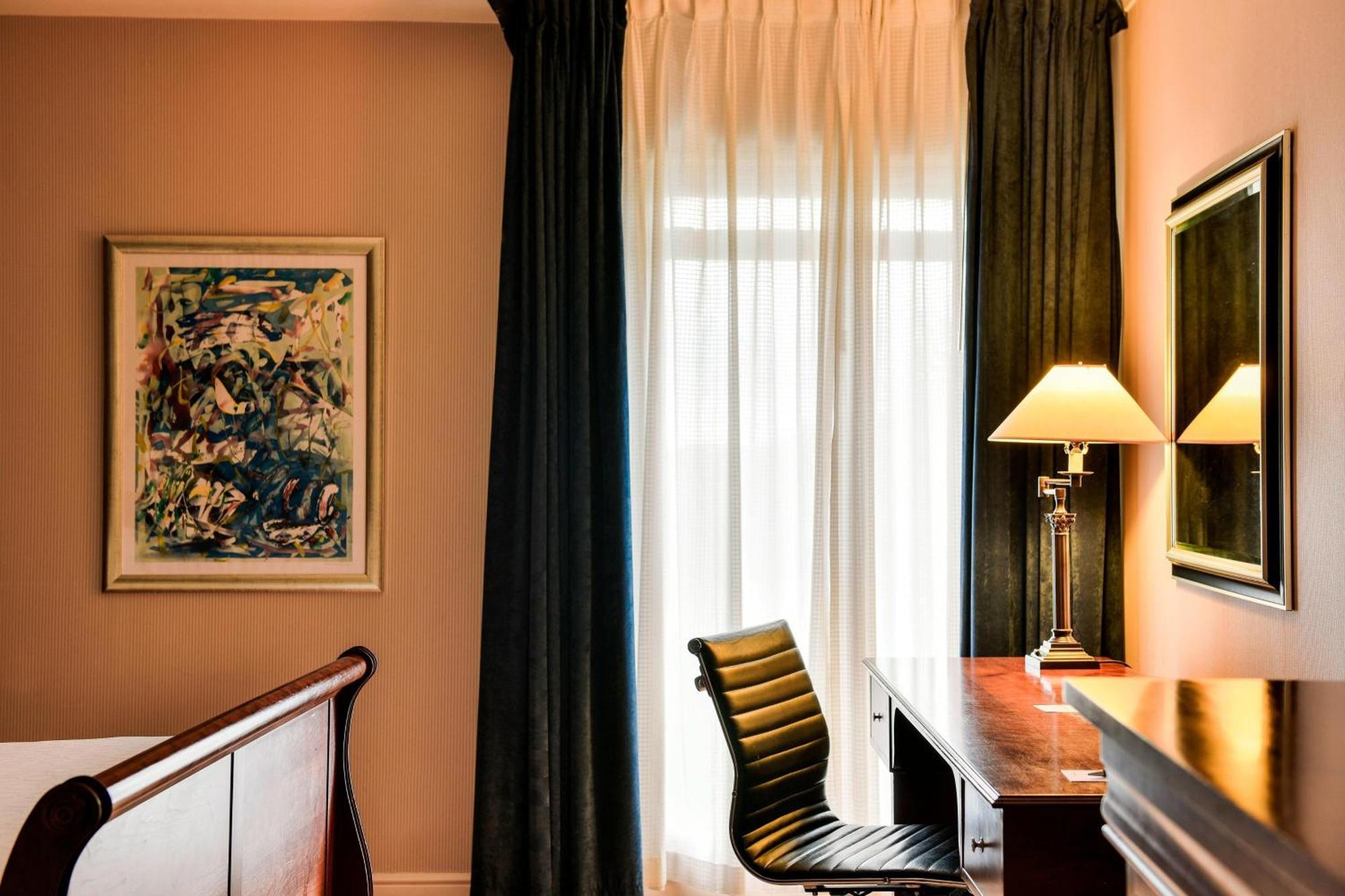 Sheraton Skyline Hotel London Heathrow Ґіллінґдон Екстер'єр фото