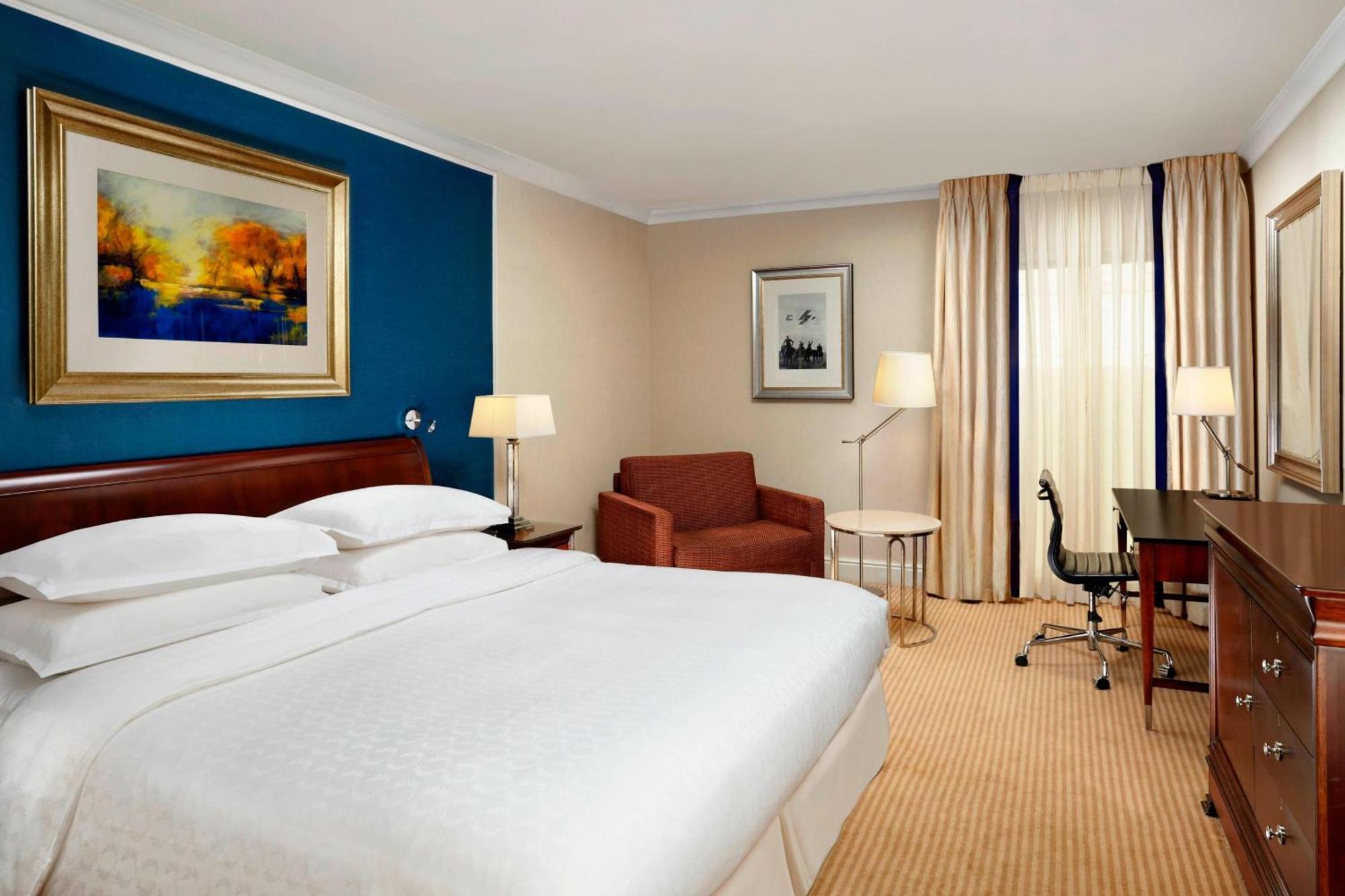 Sheraton Skyline Hotel London Heathrow Ґіллінґдон Екстер'єр фото